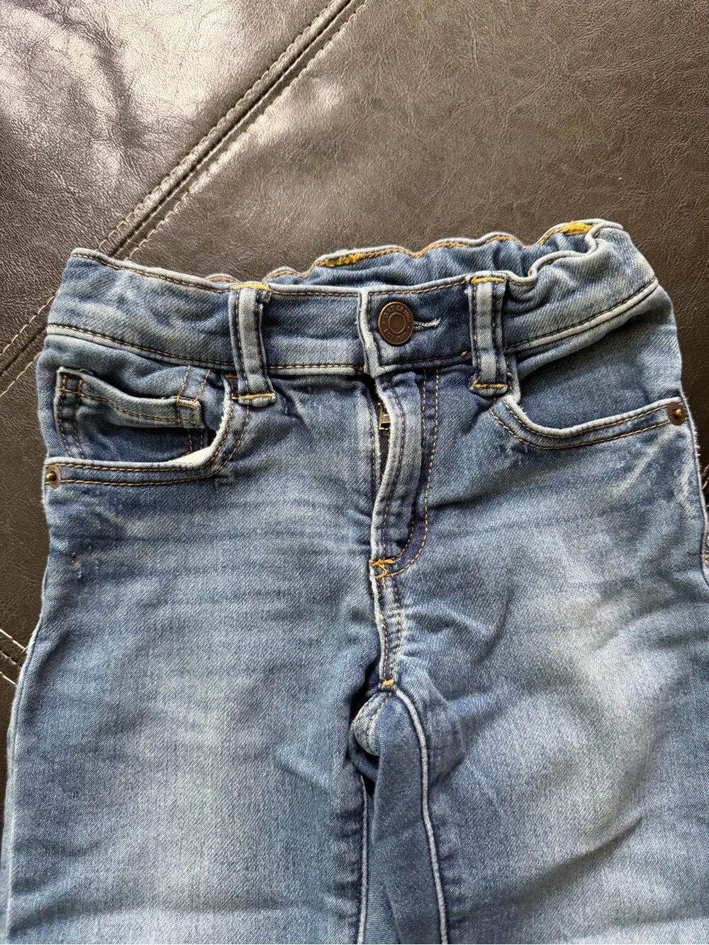 GAP - Girl’s Light Wash Straight-Leg Slim Jeans